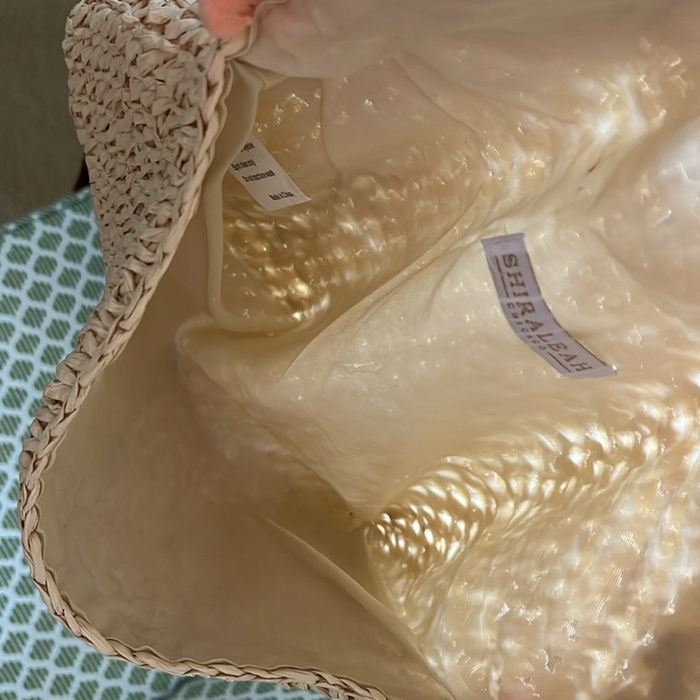 Great condition Summer Clutch - Picture 4 of 5